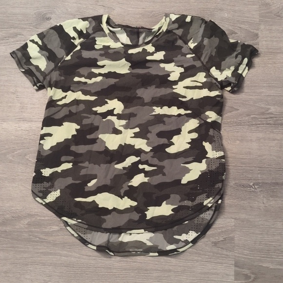 lululemon athletica Tops - Lululemon UVP Run Short SleeveHeritage 365 Camo Crispin Green Multi size 12/14?